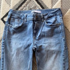 Zara Distressed Denim ankle zip Jeans size 8